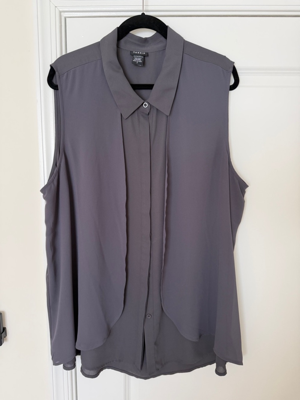 NWOT Torrid Sleeveless Slate Gray Button-Front Blouse